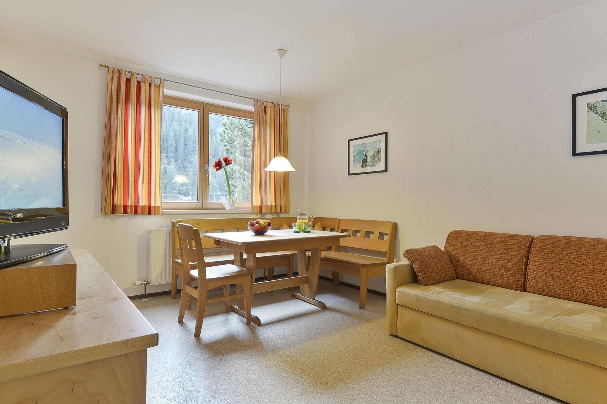 Haus Anna Apartments Langen am Arlberg Εξωτερικό φωτογραφία